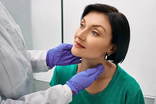 甲状腺手术中解剖和刺激的仪器原理、应用及临床作用。